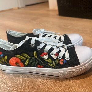 Floral Embroidered Women's Canvas Sneakers